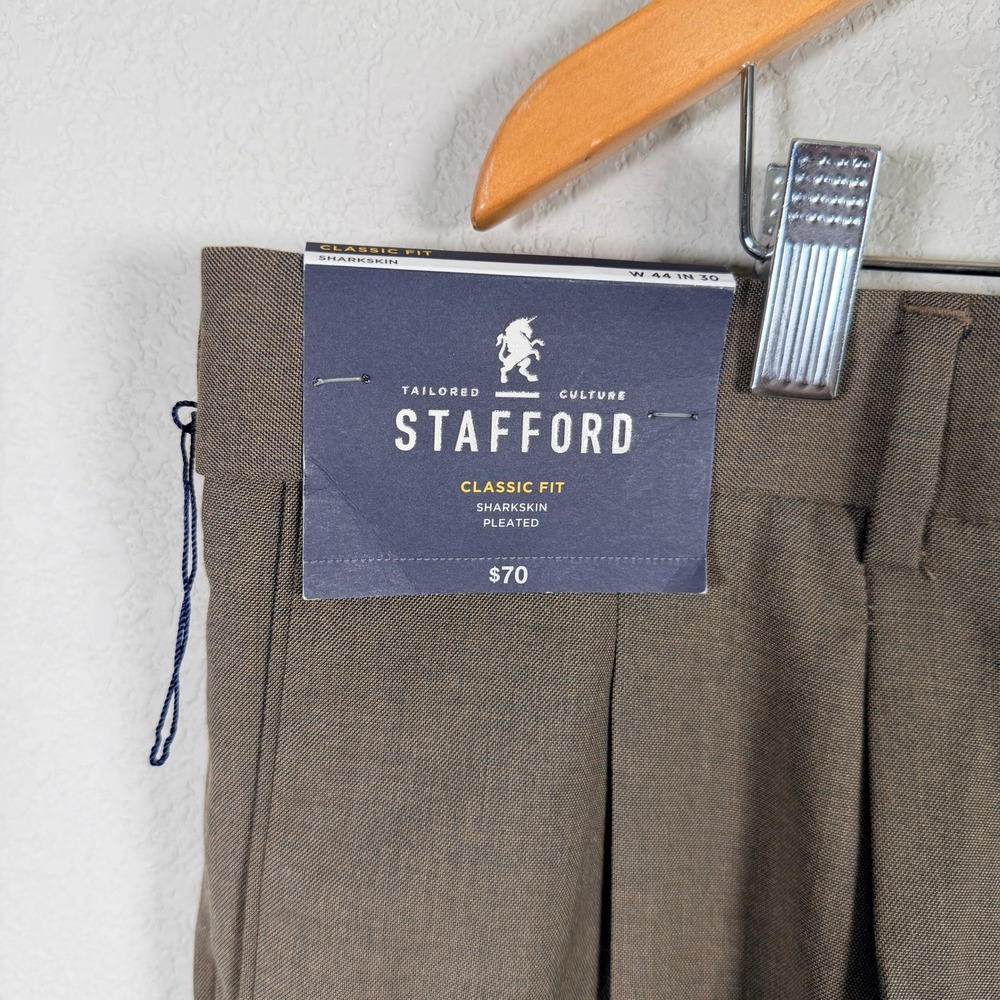 Stafford Dress Pants Mens 44x30 Brown Classic Fit Sharkskin Pleated Cuffed New - Picture 2 of 6